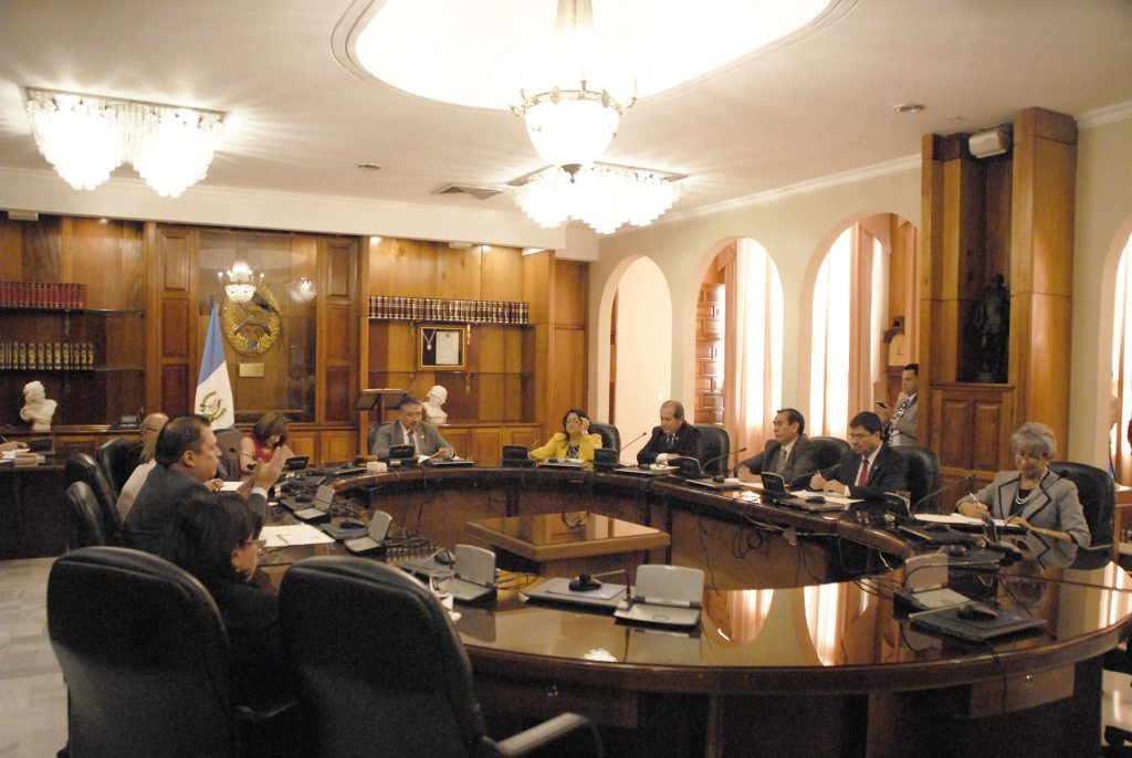 Magistrados deberán continuar en sus cargos hasta elección de nueva ...