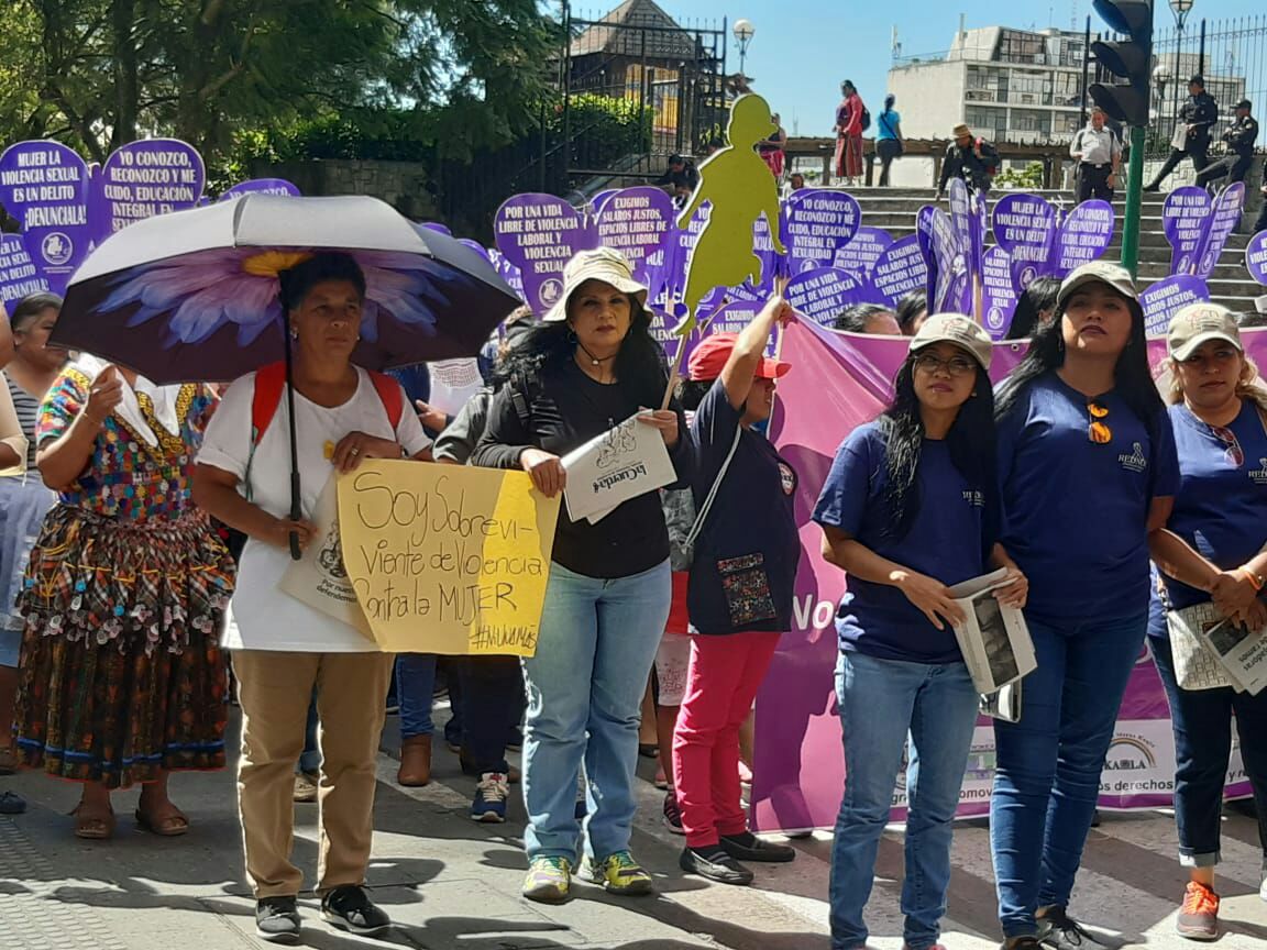 Marchan en conmemoración del Día Internacional de la No Violencia ...