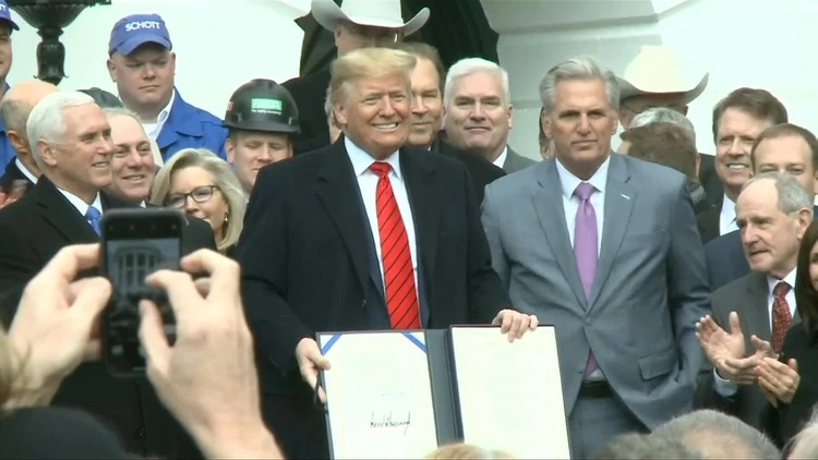 Trump firma el T-MEC, el nuevo tratado comercial con México y Canadá ...