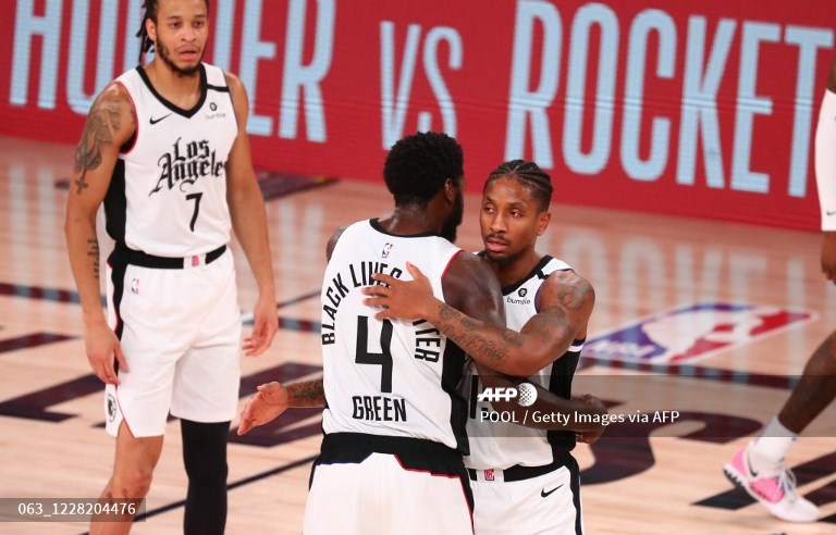 Clippers arrollan y Nuggets siguen con vida en los playoffs del Oeste en la NBA