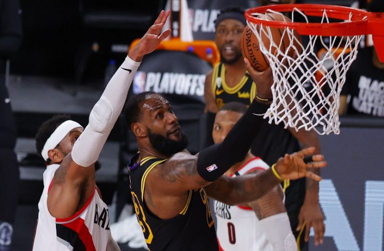 En el día de Kobe Bryant, LeBron y los Lakers arrasan a los Blazers