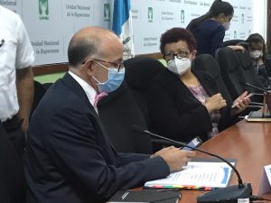 Ministra de Salud confirma investigación interna por supuestas plazas fantasma