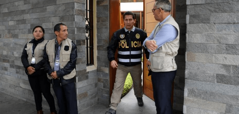 Fiscalía peruana allana viviendas en caso de juicio de destitución de Vizcarra