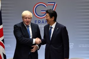 Reino Unido firma con Japón su primer acuerdo comercial de la era posbrexit