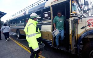 El Organismo Ejecutivo publicó este martes en el Diario Oficial reformas a las disposiciones presidenciales sobre el Estado de Calamidad Pública por la pandemia Covid-19 relacionadas a los protocolos de seguridad para la reactivación del servicio de transporte público urbano y extraurbano.