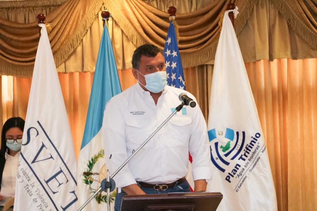 El vicepresidente Guillermo Castillo participó este martes en la presentación de proyectos de cooperación estadounidense en materia de seguridad, justicia y prevención de crimen transfronterizo, los cuales están enfocados en la prevención de migración irregular en la región, el cual se desarrolló en Esquipulas, Chiquimula.