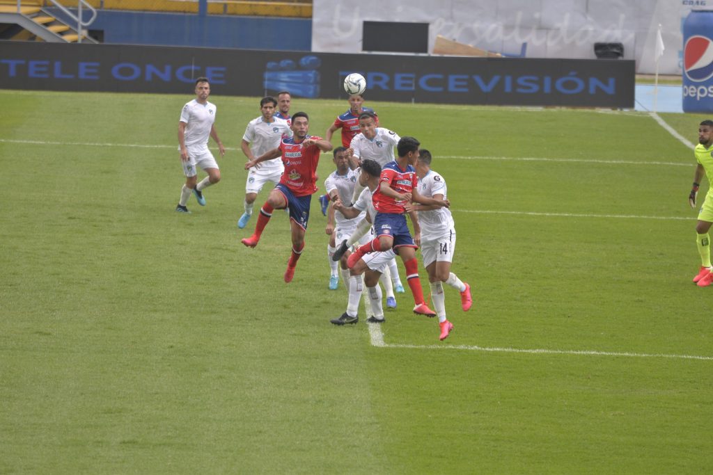 Municipal y Xelajú encabezan torneo de Apertura del fútbol de Guatemala
