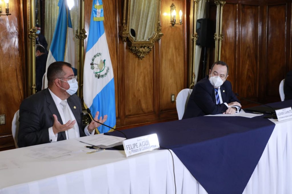 Este miércoles, el Ministerio de Cultura y Deporte y el Instituto Tecnológico de Capacitación y Productividad (Intecap) firmaron un convenio que permitirá que emprendedores guatemaltecos tengan acceso a vender sus productos en parques, sitios turísticos y deportivos.