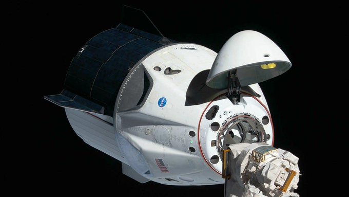 La Nave De La Nasa Y Spacex Con Cuatro Astronautas Atraca Con éxito En La Estación Espacial