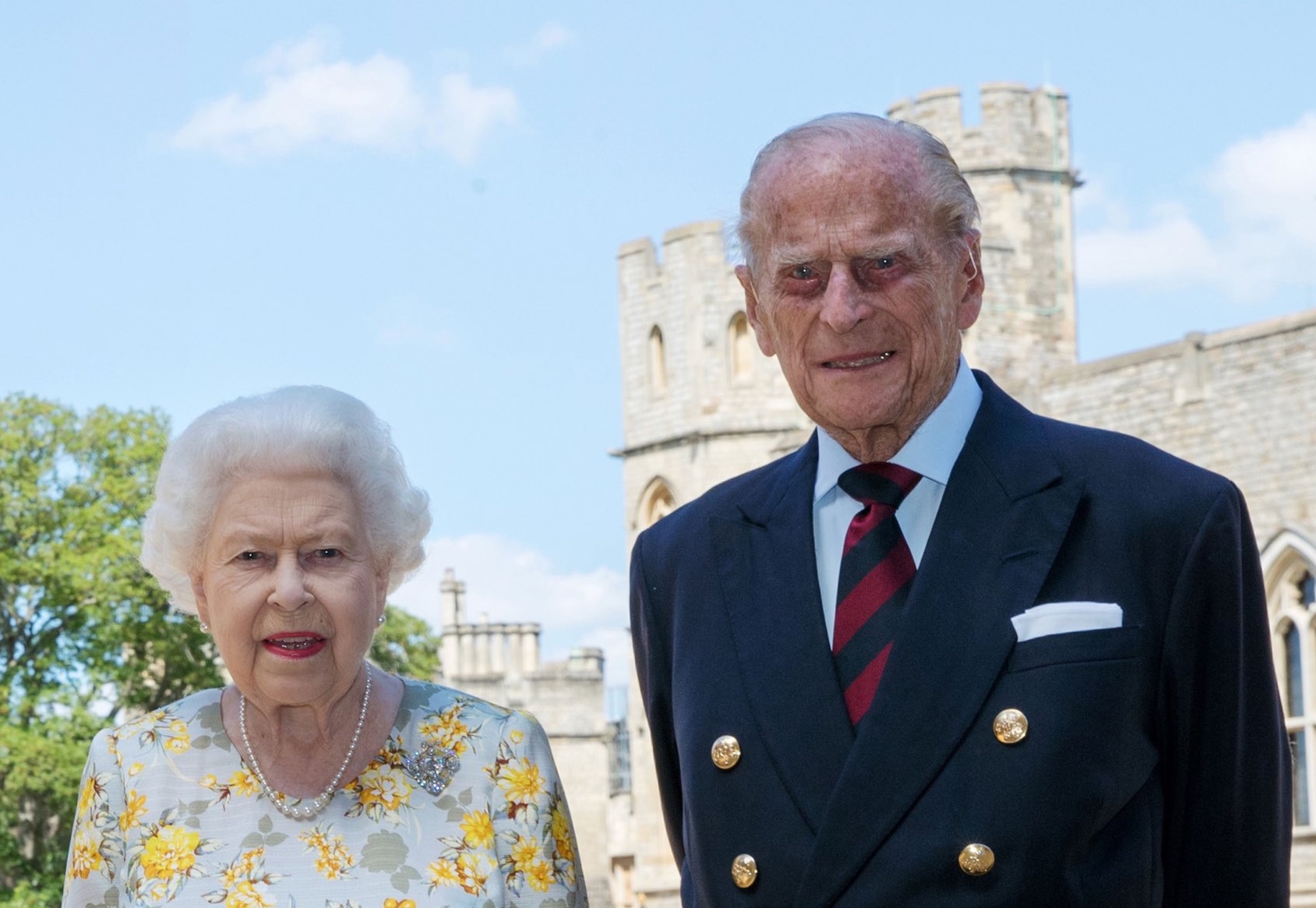 La reina Isabel II y su esposo reciben la vacuna contra la Covid - Crónica