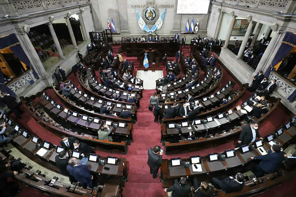 Con gran lentitud, el Congreso vota por segundo aspirante a salas de