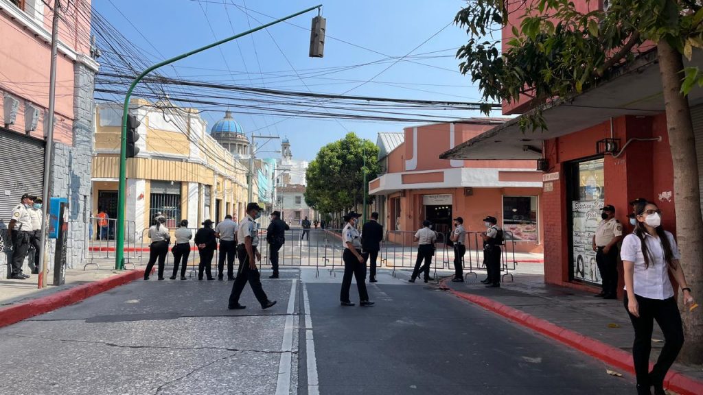 Fuerzas de seguridad cierran calles aledañas al Congreso; hoy se