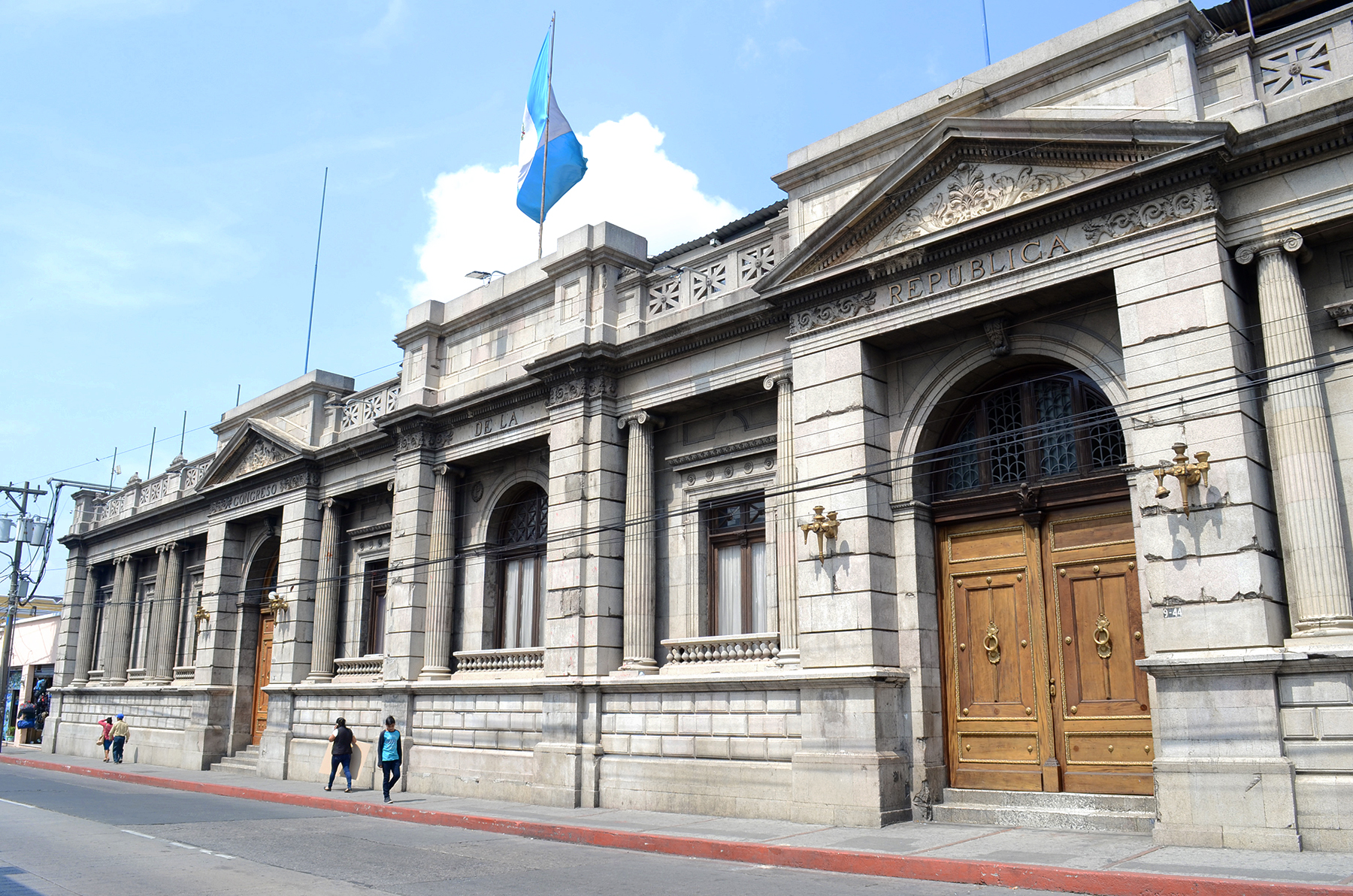 Sindicato de trabajadores del Congreso piden ser vacunados a la brevedad posible Crónica