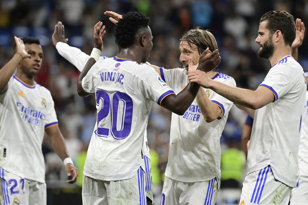 Real Madrid manda a segunda al Levante, con hat trick de Vinicius y gol ...