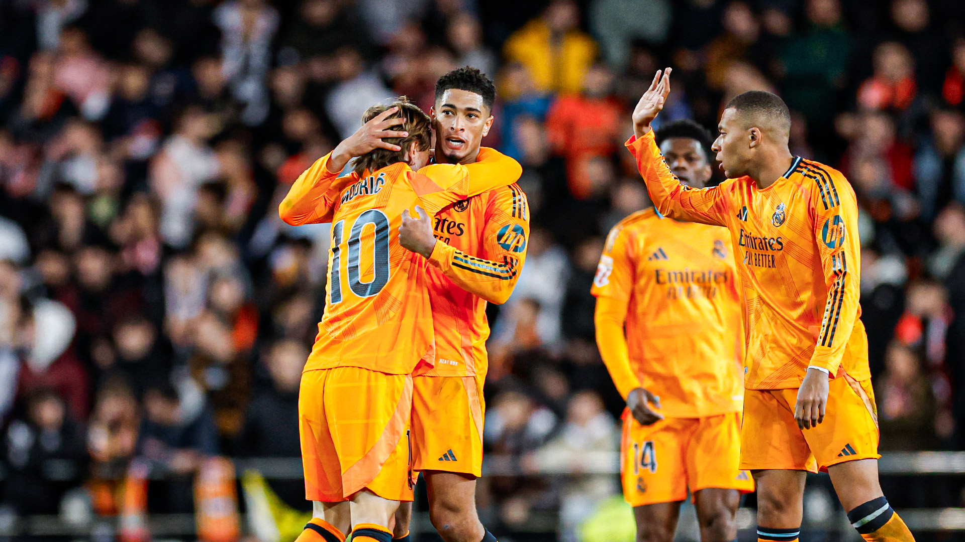 El Real Madrid de las remontadas inicia el año: 1-2 al Valencia y es líder